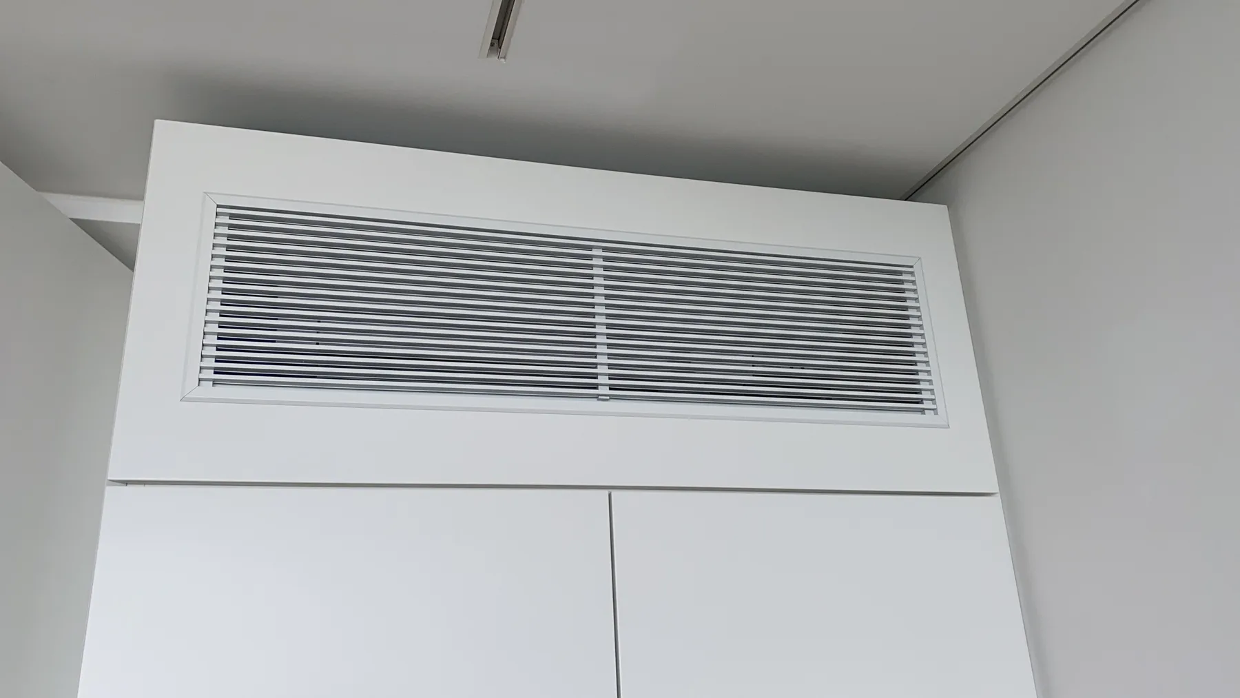 Wandgerät im Einbauschrank